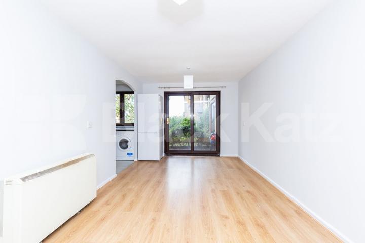 2 bedroom property with allocated parking and communal garden Riverside Close, Lee Vally Park / Upper Clapton